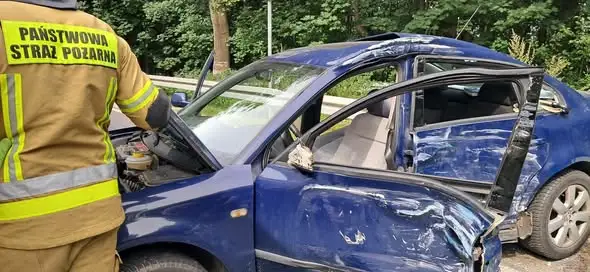 Wypadek na Przełęczy Kowarskiej – droga całkowicie zablokowana
