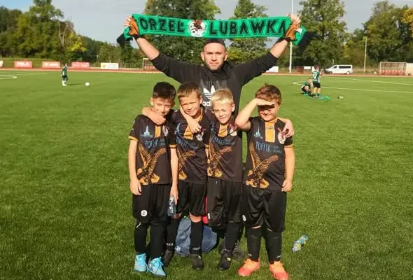 Młodzi piłkarze z Gminy Lubawka z awansem do finału wojewódzkiego Copa Kabanos