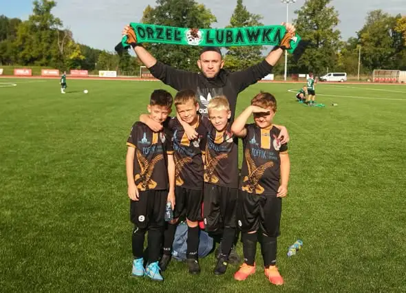 Młodzi piłkarze z Gminy Lubawka z awansem do finału wojewódzkiego Copa Kabanos