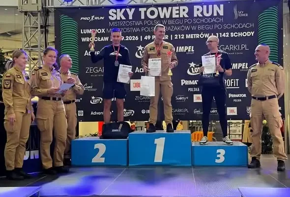 Strażak z Kamiennej Góry wicemistrzem Polski w biegu po schodach Sky Tower