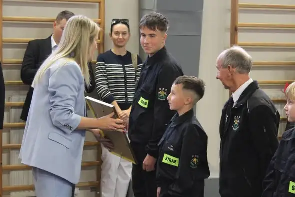 Młodzieżowe Drużyny Pożarnicze z Ptaszkowa i Pisarzowic z nagrodami ministra i komendanta PSP
