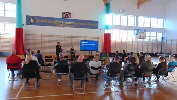 Bezpieczeństwo w szkole w Lubawce: kluczowe spotkanie dyrekcji z rodzicami