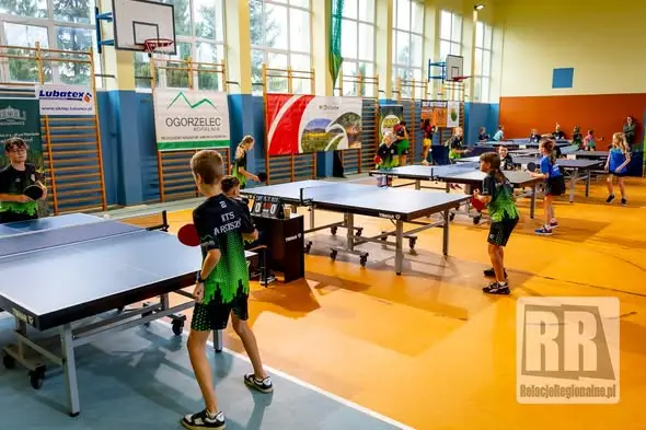 124 zawodników na inauguracyjnym turnieju tenisa stołowego w Marciszowie