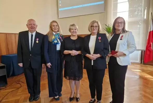 Nauczyciele z Kamiennej Góry odebrali państwowe odznaczenia