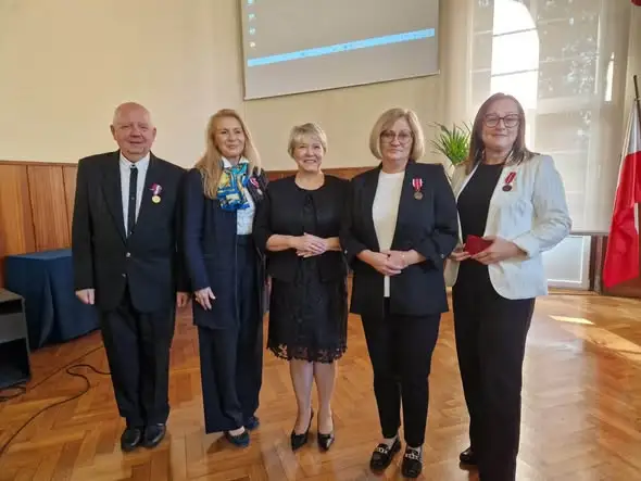 Nauczyciele z Kamiennej Góry odebrali państwowe odznaczenia