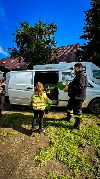 Strażacy z OSP Lubawka dostarczyli owoce i warzywa do ZOO Łączna