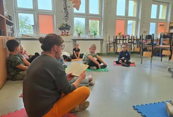 Detektywistyczne przygody w bibliotece – „Bajkowe ukojenie” z „Detektywem Pozytywką”