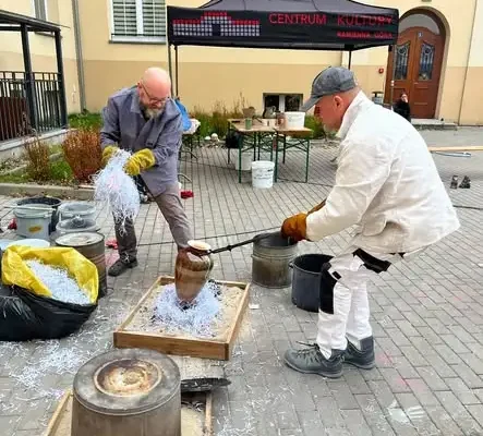 Projekt „Młodzi w Centrum” w Kamiennej Górze – fotoreportaż z dziedzińca CK