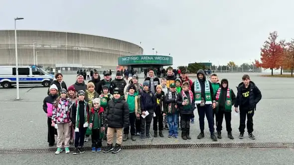 Młode Orły z Lubawki na meczu Ekstraklasy: Śląsk Wrocław – Wieczysta Kraków